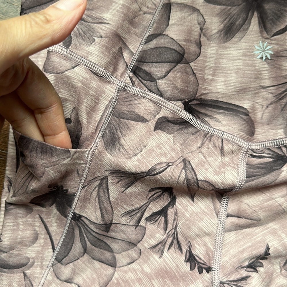 Atletha Stash Pocket Leggings - Picture 6 of 9